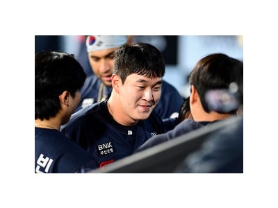 나승엽 복귀 경기 팬들 응원에 감동한 듯
