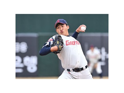 롯데 김태현 첫 등판 성공적으로 마무리