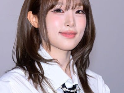 가수 최예나 잠실구장에서 시구 나선다