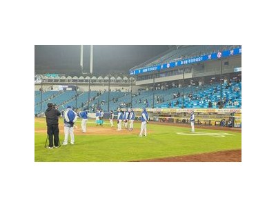 삼성 선수들 경기 끝나자마자 곧바로 그라운드 향해