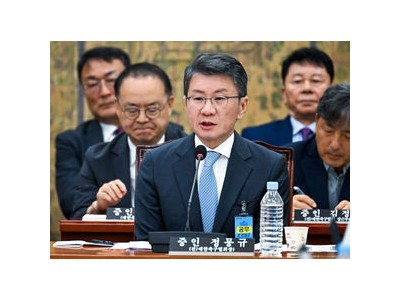 정몽규 전 축구협회장 청문회 앞두고 의원과 문자 교류 논란
